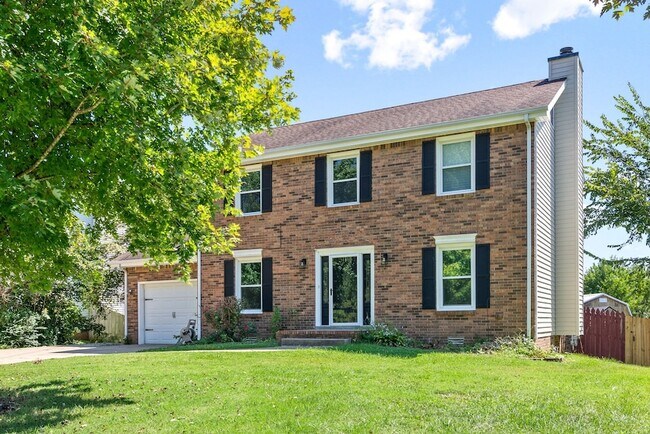 Building Photo - 830 Iris Ln