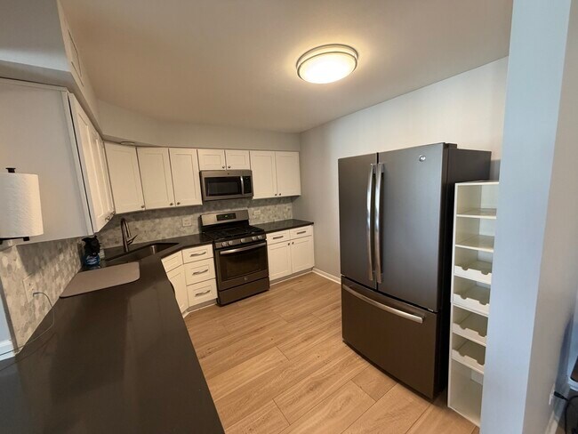 Building Photo - 110 S Dunton Ave