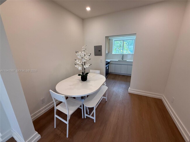 Building Photo - 1535 West Ave