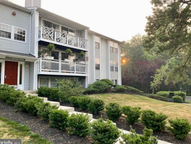 Primary Photo - 6 Sequoia Ct