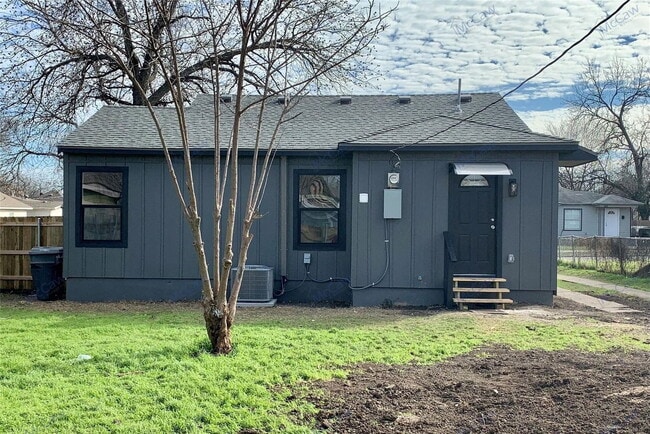 Building Photo - 2425 Jennings Ave