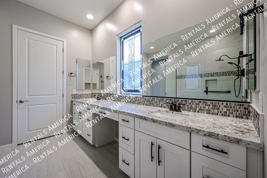 Building Photo - 42085 W Morning Glory Way