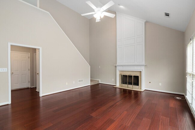 Building Photo - Spacious 4-Bedroom Two-Story Home in Dunwo...