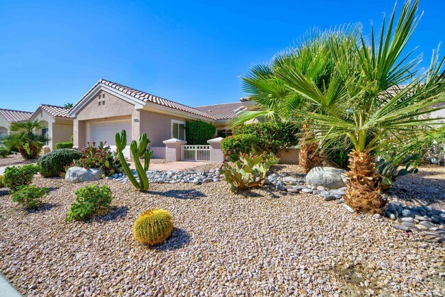 Building Photo - 38537 Fallbrook Ave