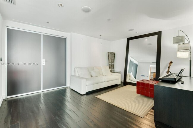 Building Photo - 1331 Brickell Bay Dr