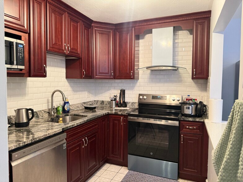 Building Photo - 166 Quincy Shore Dr