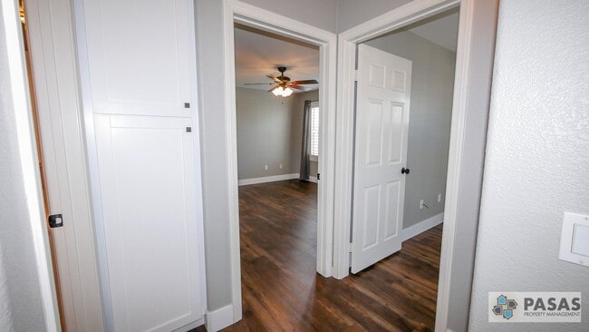 Building Photo - Modern Corner-Unit Condo with tandem 2-Car Garage in Central San Diego