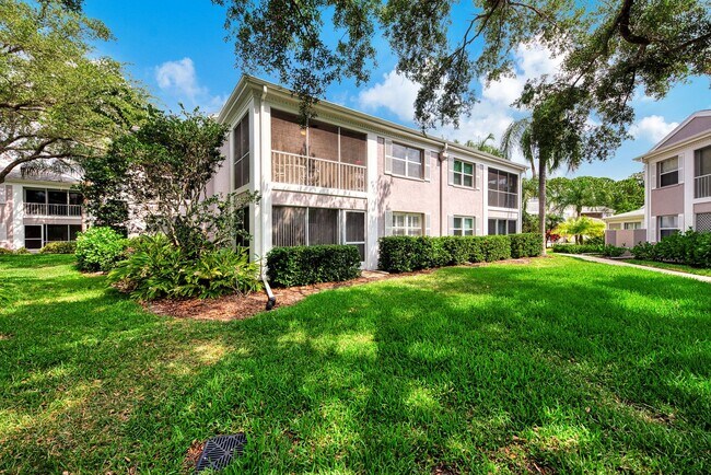 Building Photo - GEORGOUS 2 BEDROOM, 2BATHROOM, TURN KEY FU...