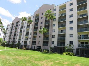 Building Photo - Turnkey 2/2 in a resort community golf and...
