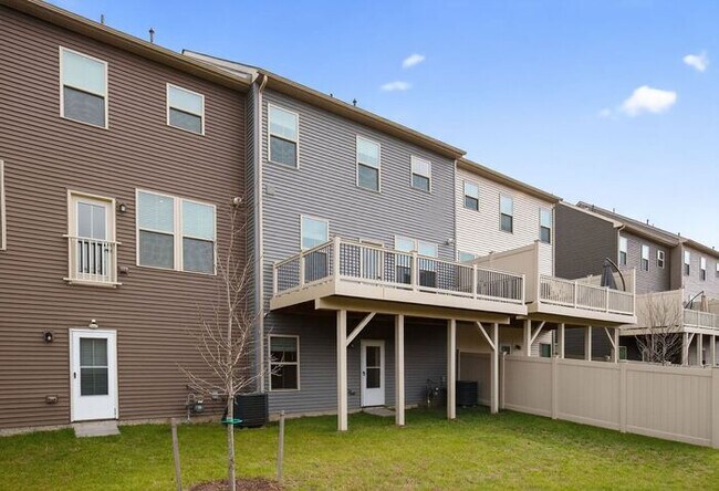 Building Photo - 14935 Ring House Rd