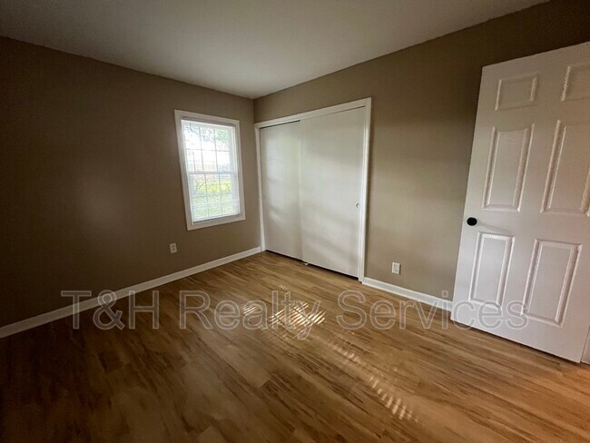 Building Photo - 2649 Ebbie Rd