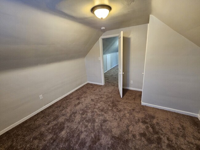 Building Photo - 3378 E 134th St