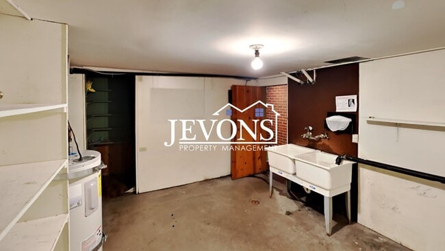 Building Photo - 4105 W Lincoln Ave