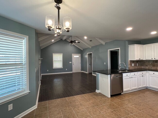 Building Photo - Home for rent in Prattville