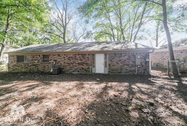 Building Photo - 3020 Normandy Dr
