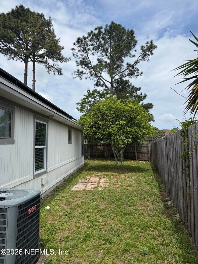 Building Photo - 2360 Bitternut Way