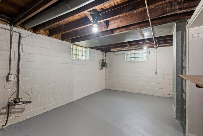 Building Photo - 4723 W 125th St