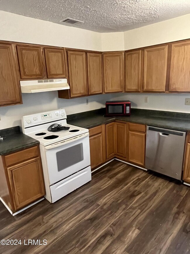 Building Photo - 701 Island Pines