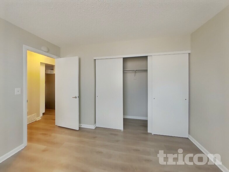 Building Photo - 4820 Jet Wing Cir W