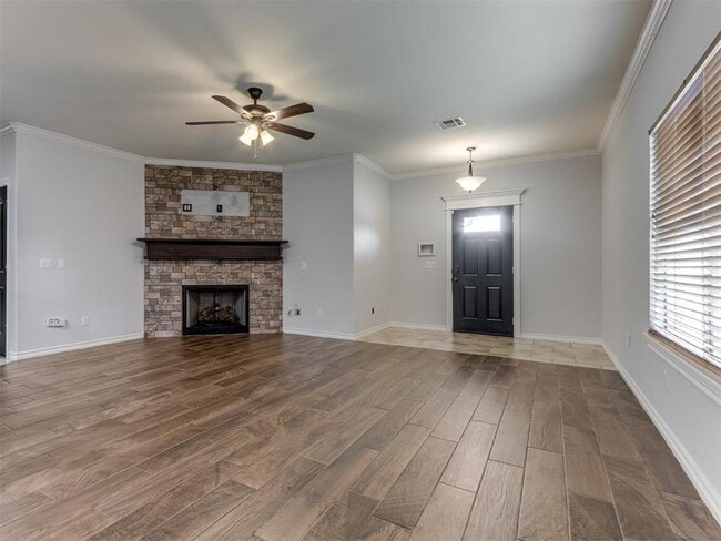 Building Photo - 7201 Meadow Lake Dr