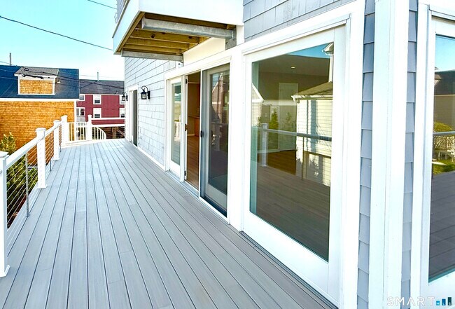 Building Photo - 691 Fairfield Beach Rd