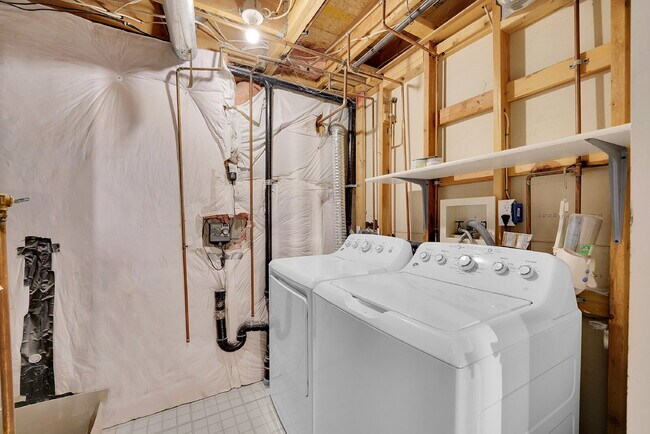 Building Photo - $2,895, 4 bed, 3 bath, located in Westmins...