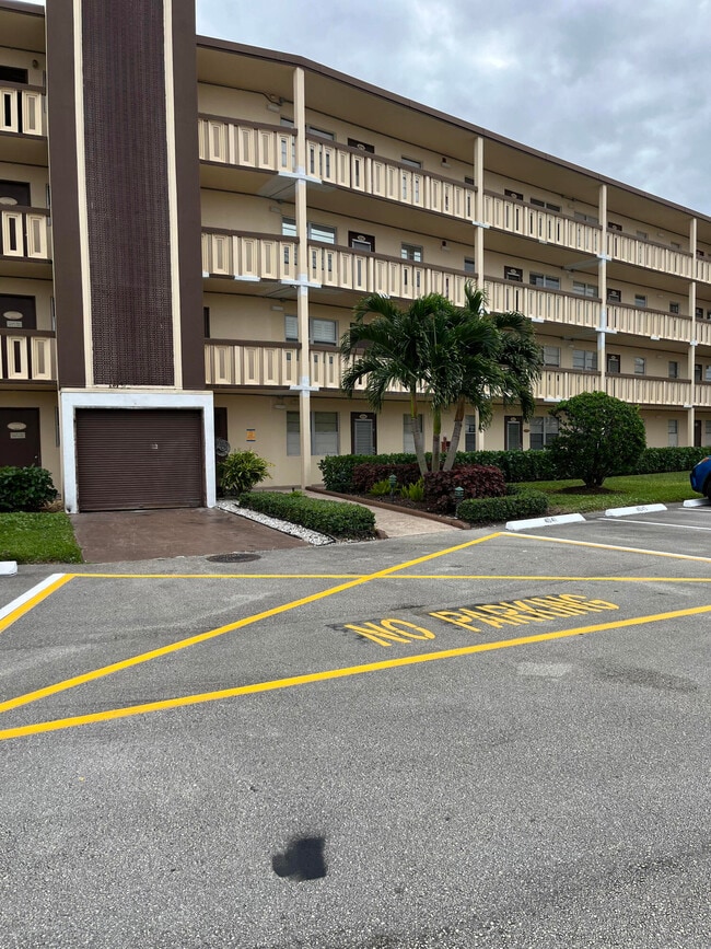 Building Photo - 4057 Wolverton C