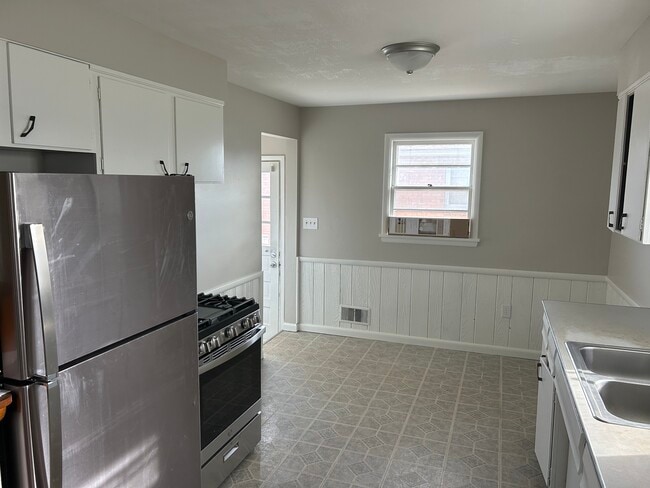 Building Photo - 2328 Farnsley Rd