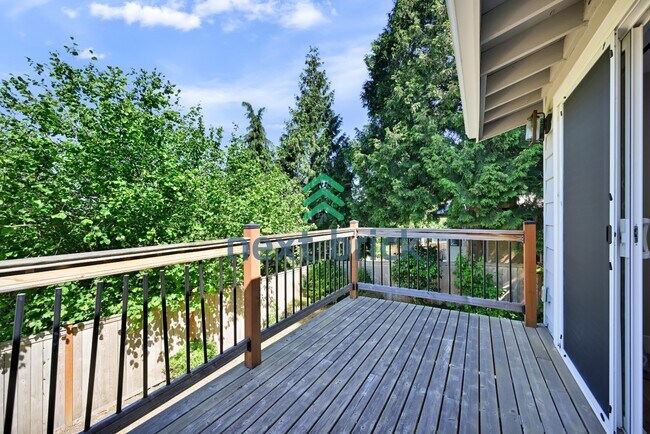 Building Photo - "Spacious 4-Bedroom Retreat with 3 Baths in the Heart of Kirkland – 2,480 Sq. Ft. of Pure Comfort!"