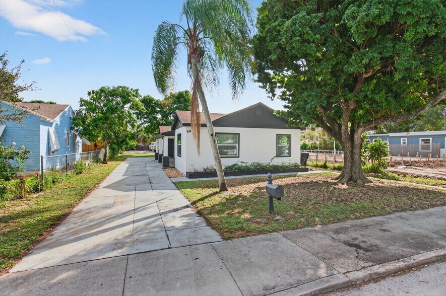 Building Photo - 614 N E St