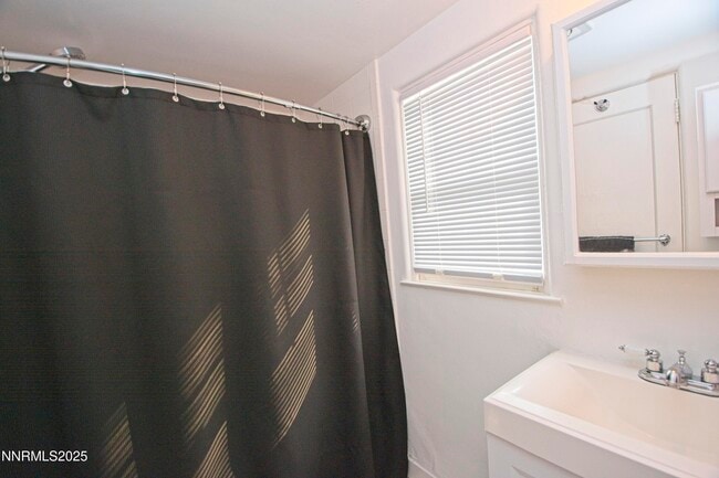 Building Photo - 1360 Plumas St