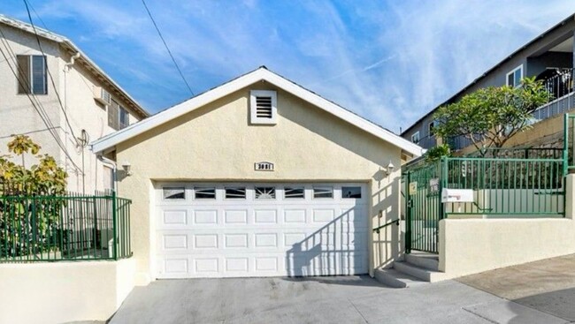 Detached 2-car garage - 3081 Inez St