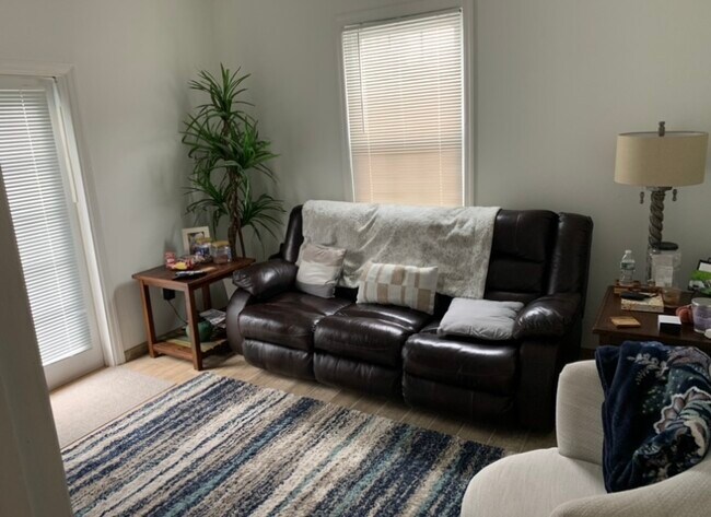 Building Photo - 6 Laurel Ave