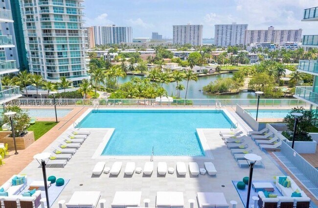 Building Photo - 300 Sunny Isles Blvd