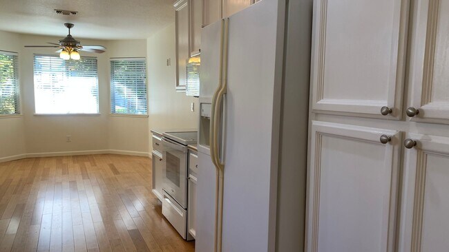 Building Photo - Adorable well maintained 3 bedroom 2 bath ...