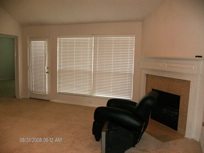 Building Photo - 17202 Timber Cliff Ct
