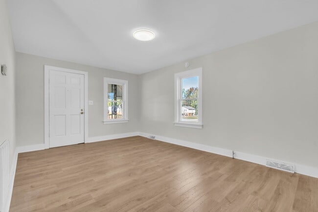 Building Photo - 2 Dunlap St