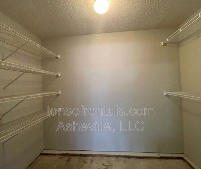 Building Photo - 307 Spring Field Court