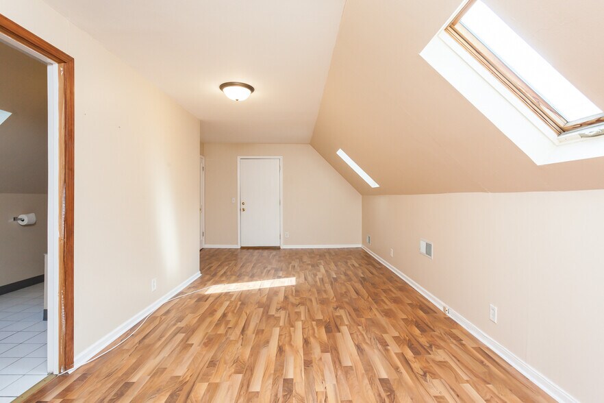 Building Photo - 2459 N Ashland Ave