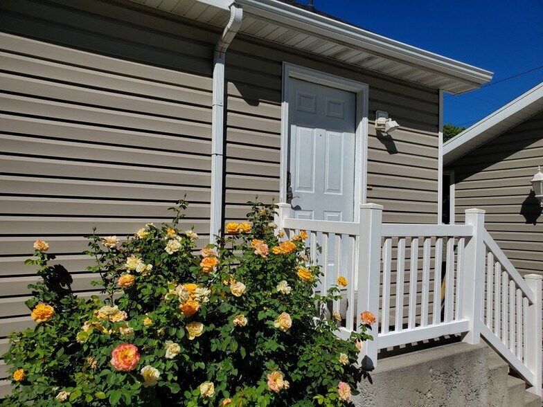 Building Photo - 342 600 W