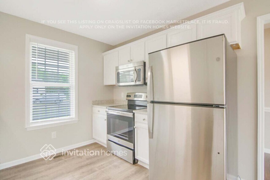 Building Photo - 386 Rosa Cir
