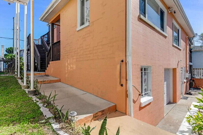 Building Photo - 116 S Grandview Ave