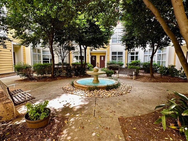 Building Photo - 2125 Southend Dr