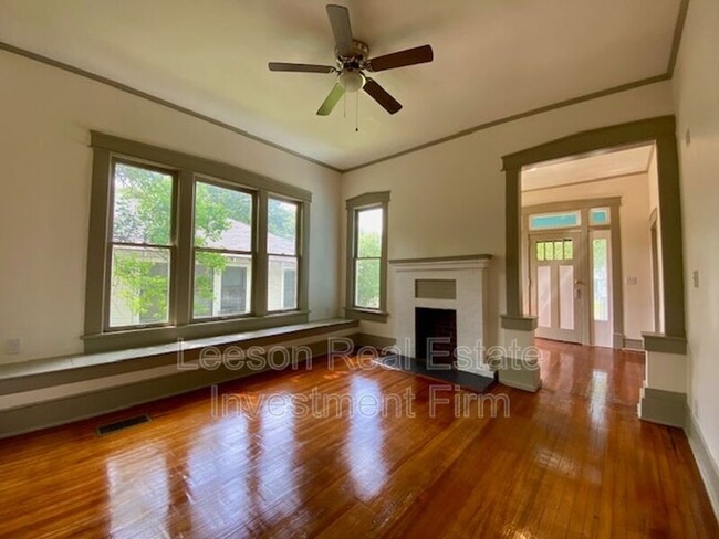 Building Photo - 333 Robinson Pl