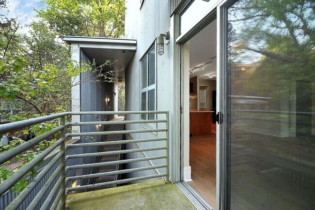 Building Photo - Industrial Corner 2BD/2BA Condo at Steelhaus in Plaza Midwood!