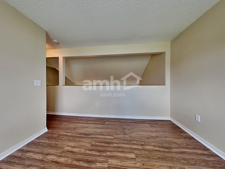 Building Photo - 12613 Longcrest Dr