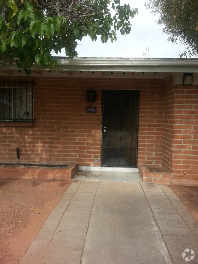 Building Photo - 4 Plex - 2 Bedroom Unit for Rent