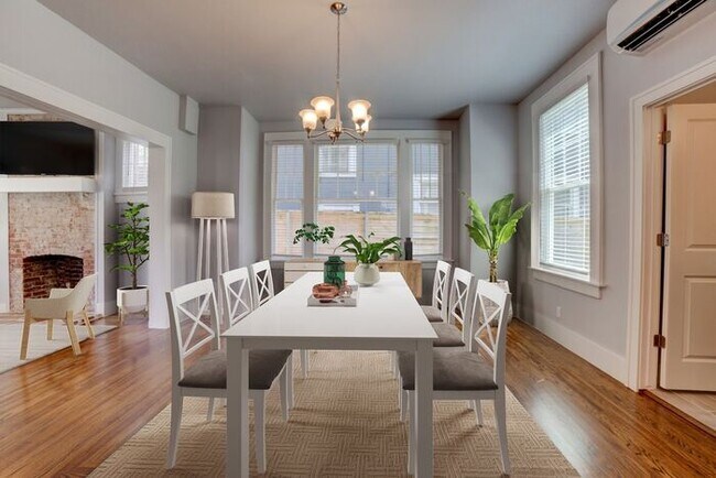 Building Photo - Downtown 3/2.5 Fully Remodeled!