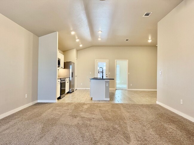 Building Photo - House For Rent