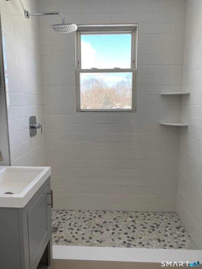 Building Photo - 51 Indian Neck Ave